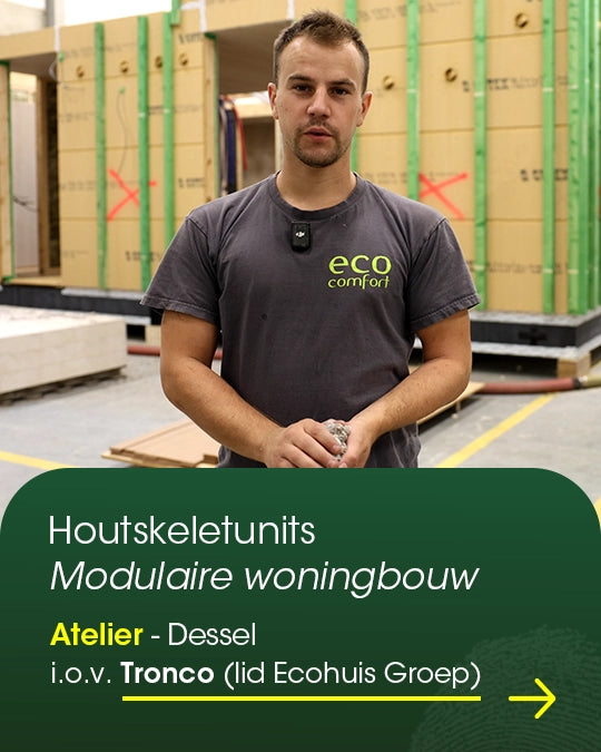 ECO Comfort blaast tweewekelijks houtskeletbouwunits van Tronco in Dessel, lid van de Ecohuis groep, in met cellulose-isolatie gemaakt van gerecycleerd krantenpapier.