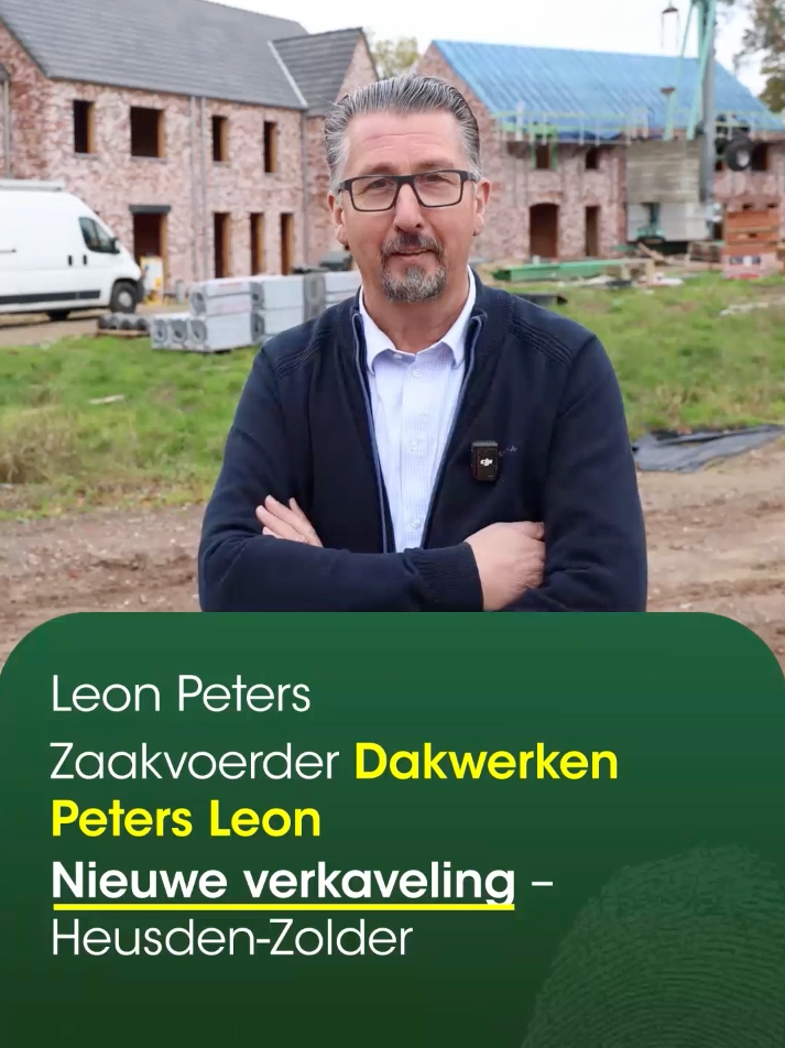 Video testimonial van klant Leon Peters (Dakwerken Peters Leon) over dakisolatie van een spantendak in Heusden-Zolder met Knauf Multifit 200 rollen bij een nieuwbouwverkaveling van 5 woningen.
