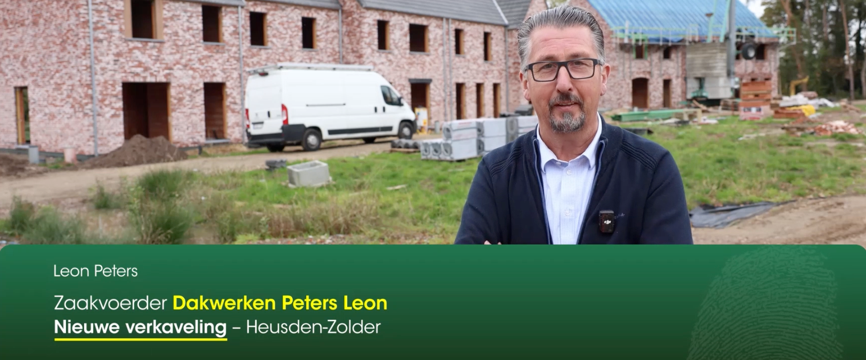 Video laden: Video testimonial van klant Leon Peters (Dakwerken Peters Leon) over dakisolatie van een spantendak in Heusden-Zolder met Knauf Multifit 200 rollen bij een nieuwbouwverkaveling van 5 woningen.